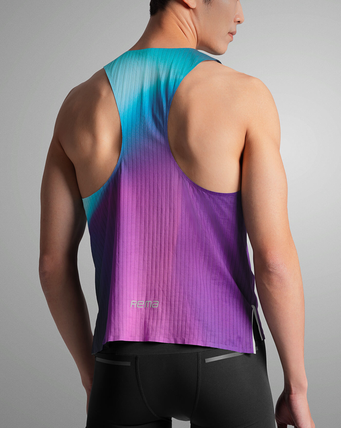 Feather Lite 跑步背心-圓領 hover