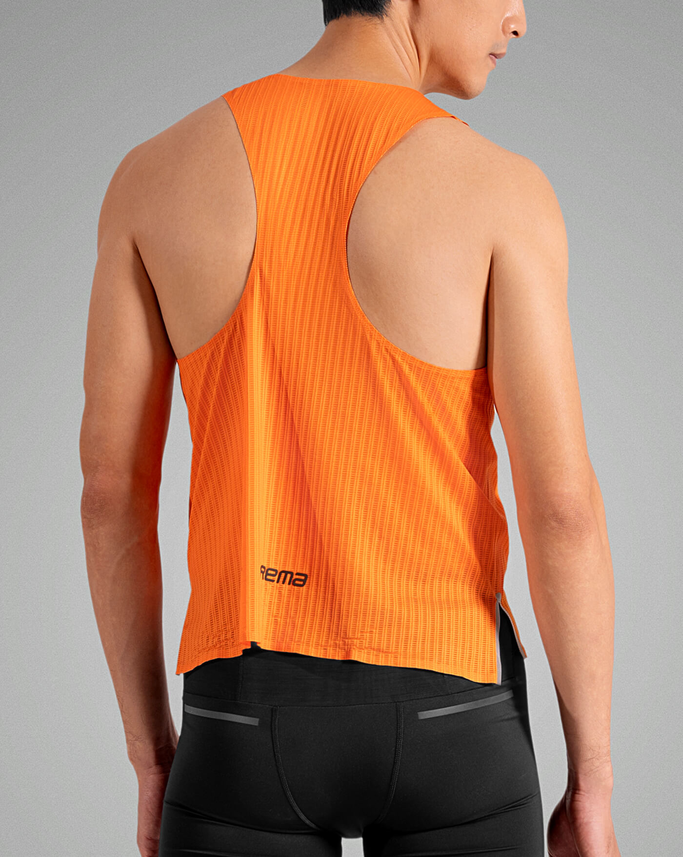 Feather Lite 跑步背心-圓領 hover