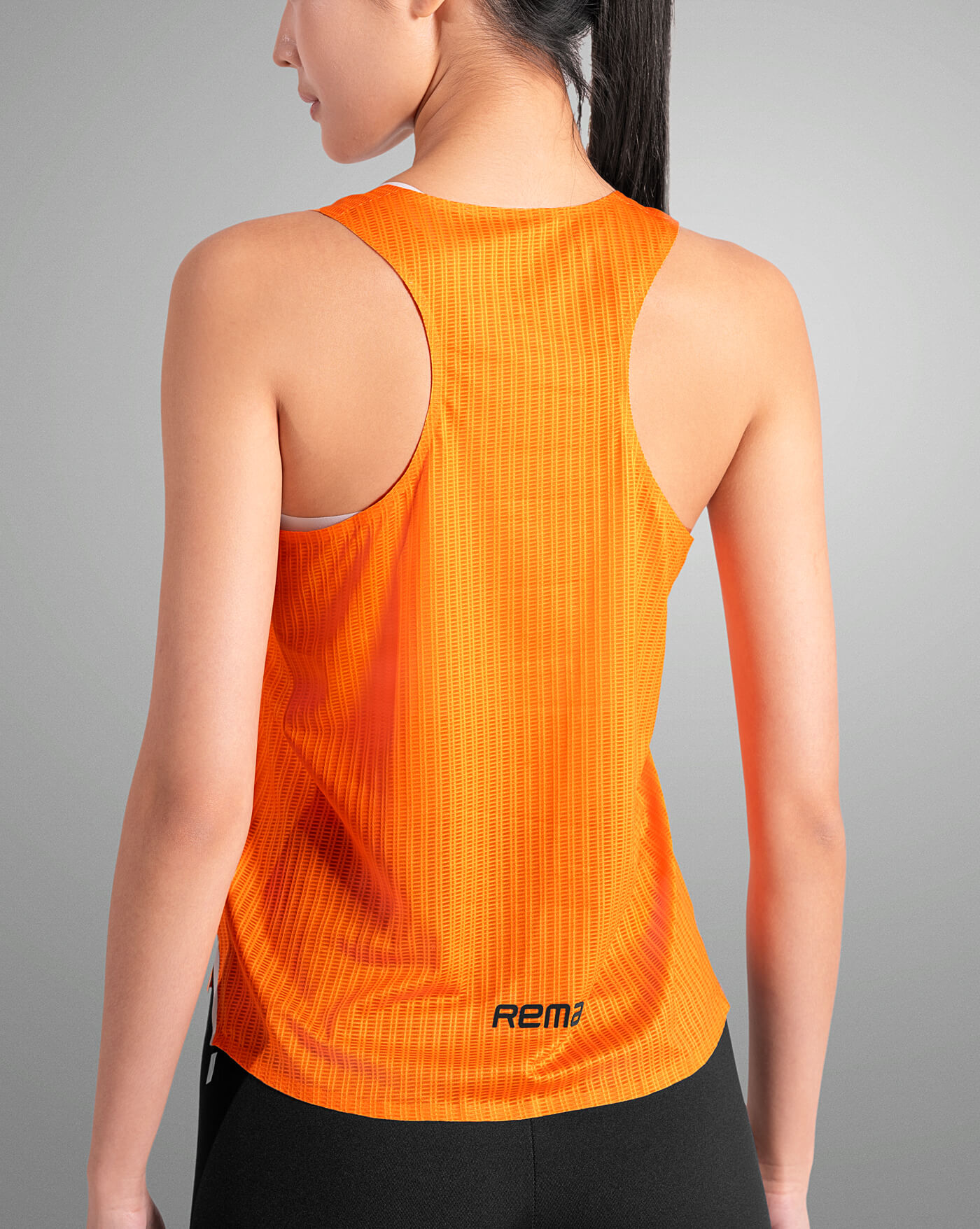 Feather Lite 跑步背心-圓領 hover