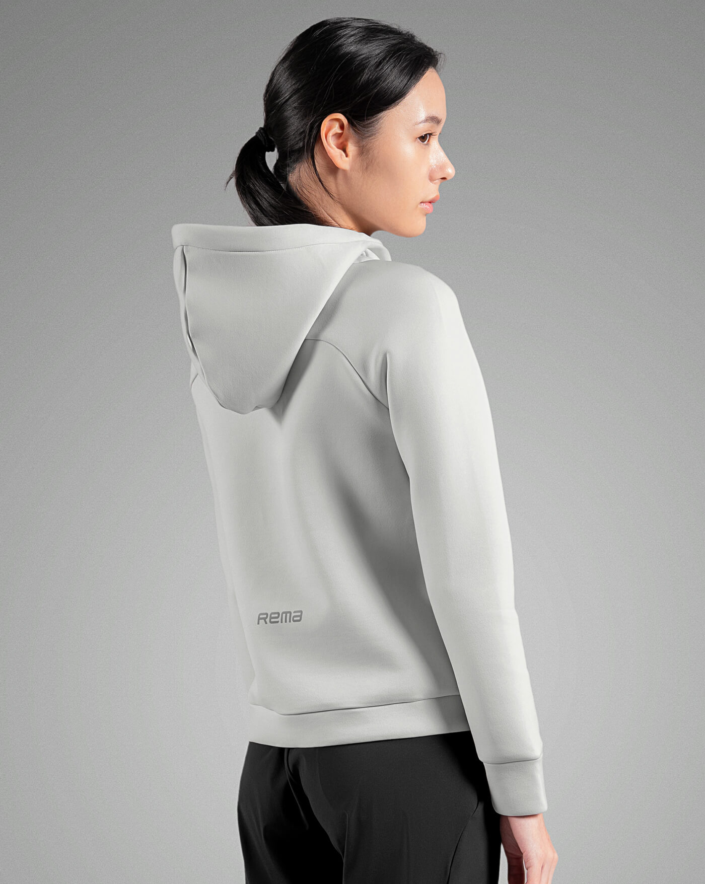 MOT001 LightShell™ 輕暖連帽上衣 hover