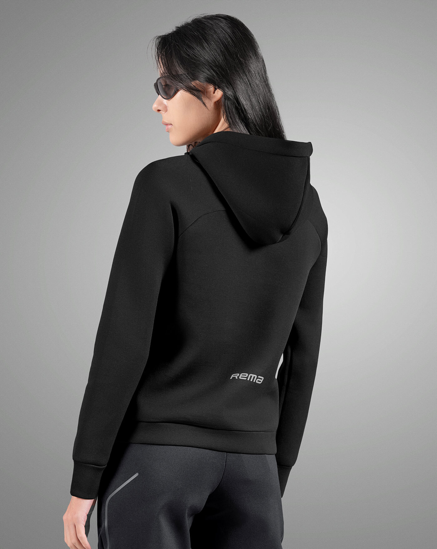 MOT001 LightShell™ 輕暖連帽上衣 hover