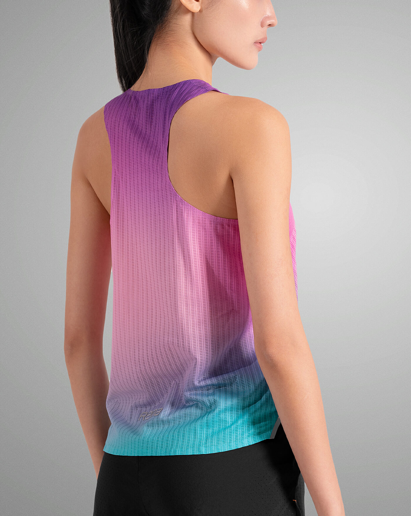 Feather Lite 跑步背心-圓領 hover