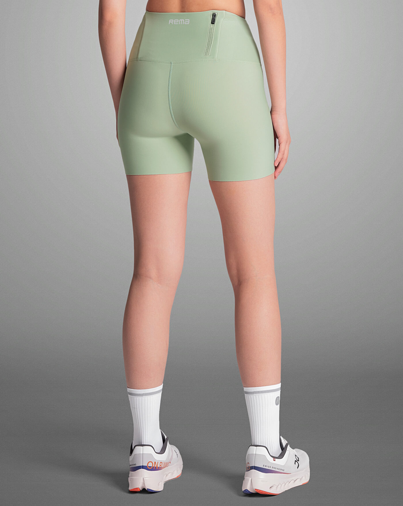 NeoFlexAir™ 高腰緊身三分短褲 hover