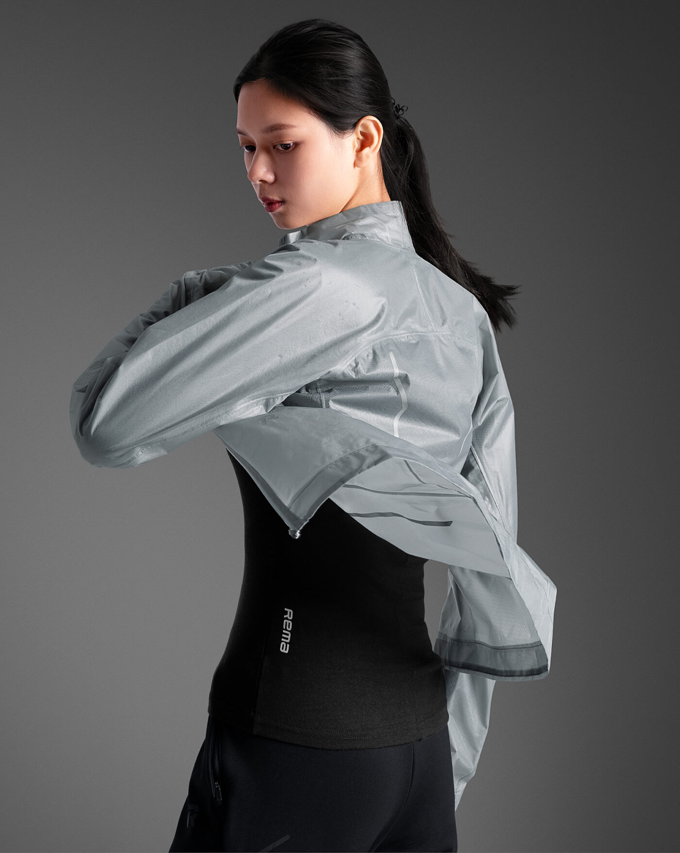 AirShell 零負重跑步防雨外套 hover