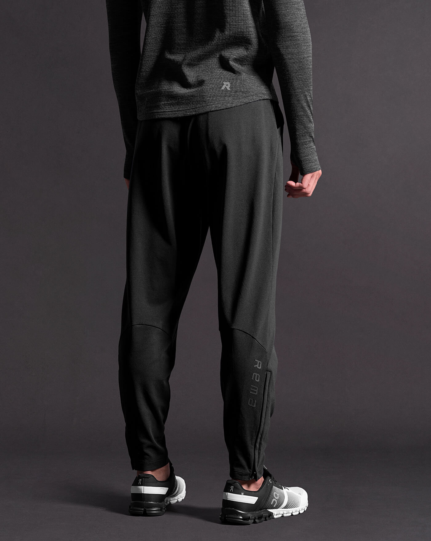 全功能型運動長褲 hover